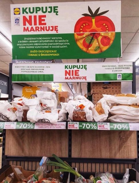 超市竟售過期食品，顧客為何紛紛點(diǎn)贊？背后的責(zé)任與創(chuàng)新